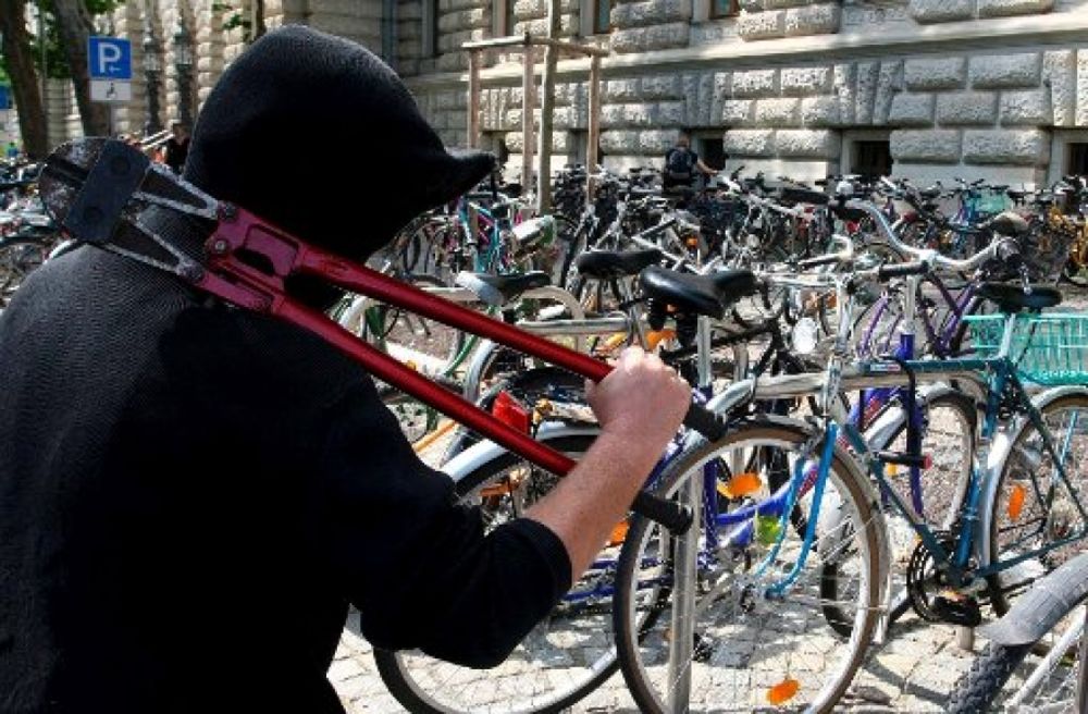 Stazione di Cremona, riunione (operativa) di ladri di biciclette: 4 denunciati di province diverse