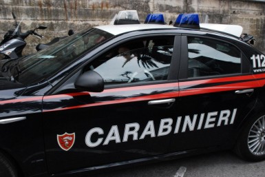 La tragedia del padre costretto ad accoltellare il figlio per difendersi
