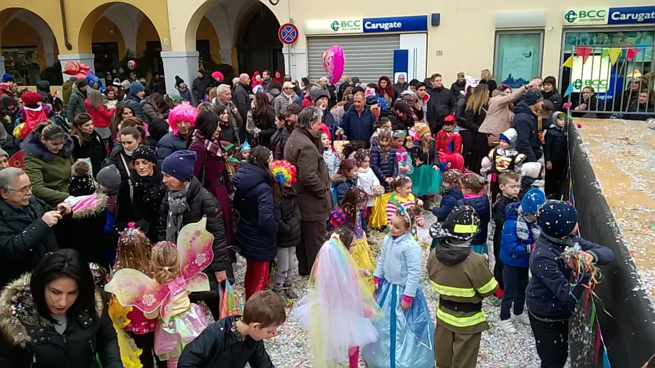 Carnevale a Melzo sfilano la banda e i carri FOTO E VIDEO