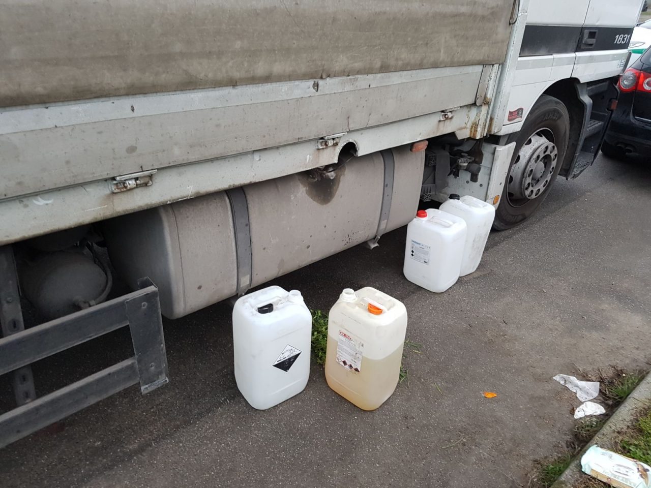 Ladri di carburante presi con le mani nel sacco