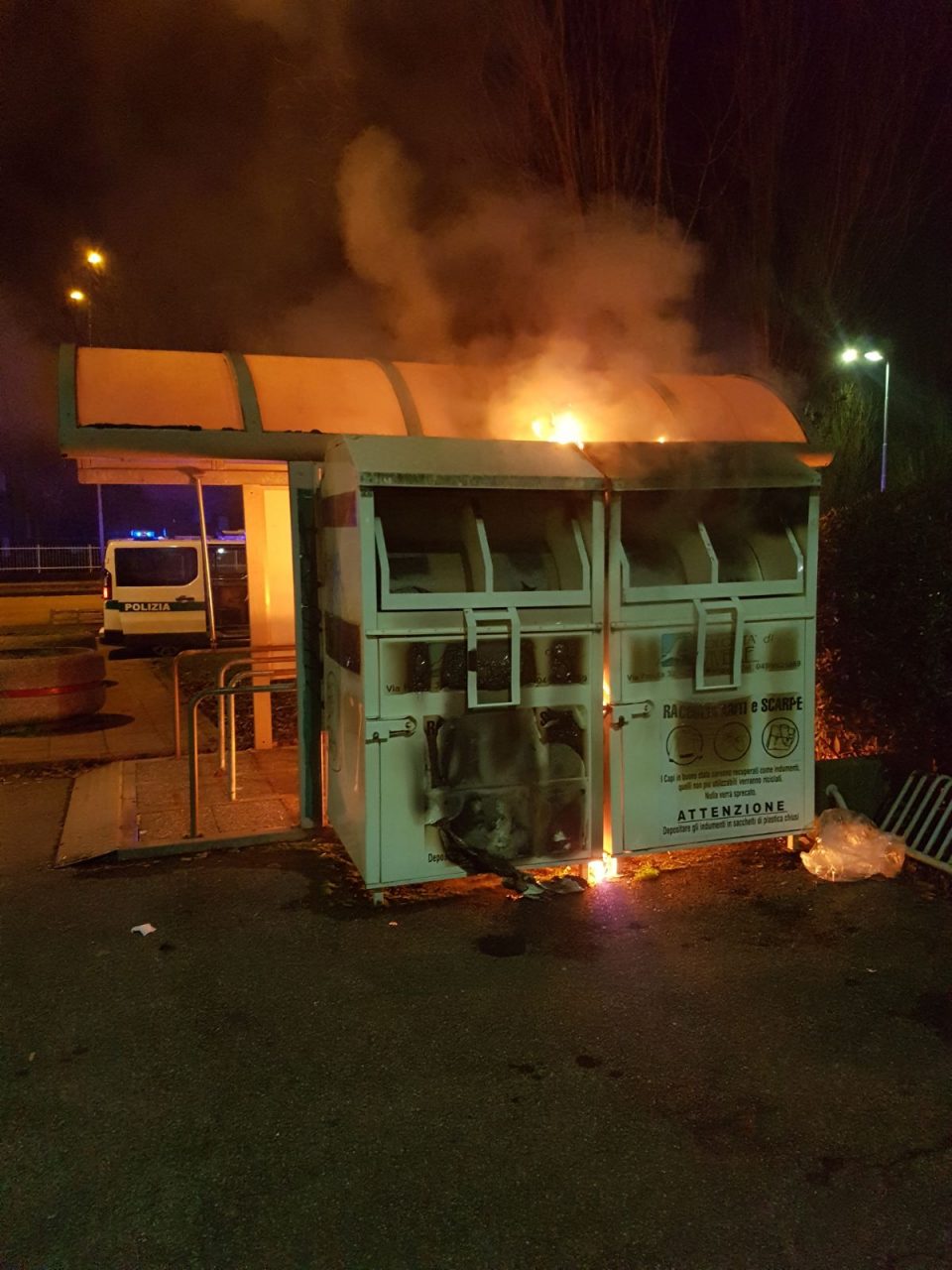 Bravata esplosiva preso il 16enne che ha dato fuoco ai cassonetti