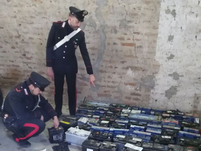 Furto di batterie anche una 18enne finisce in manette