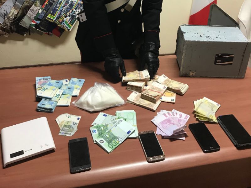 Arrestato spacciatore in casa anche 42 mila euro in contanti