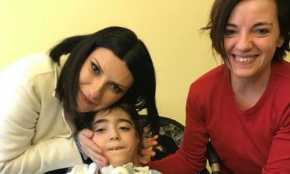Laura Pausini all'ospedale di Lodi per un bimbo affetto della Sindrome di West