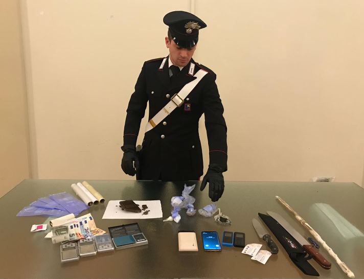 Spaccio stupefacenti arrestato pregiudicato 25enne