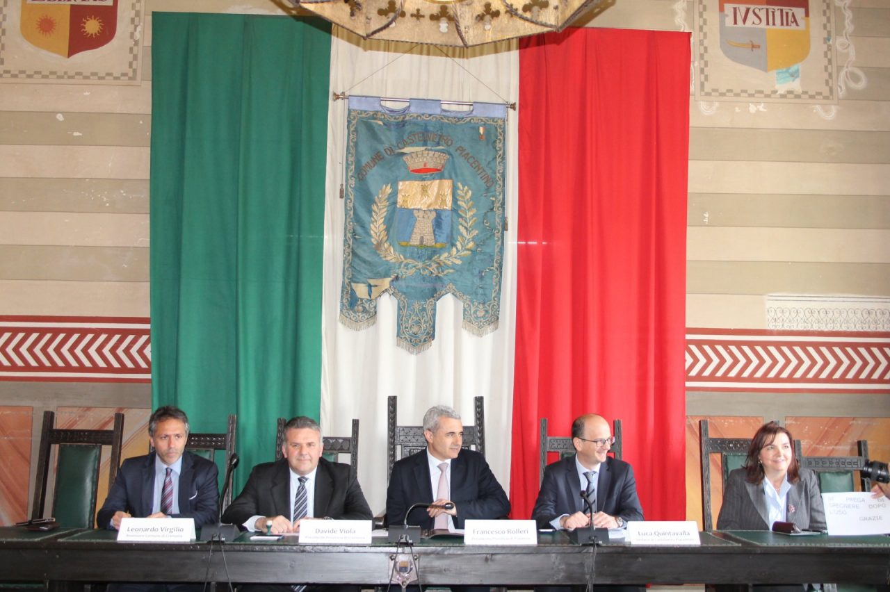 Ponte sul fiume Po asse Cremona Piacenza