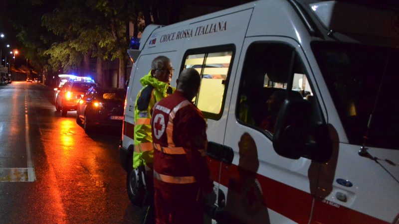 Auto ribaltata, due persone in ospedale SIRENE DI NOTTE