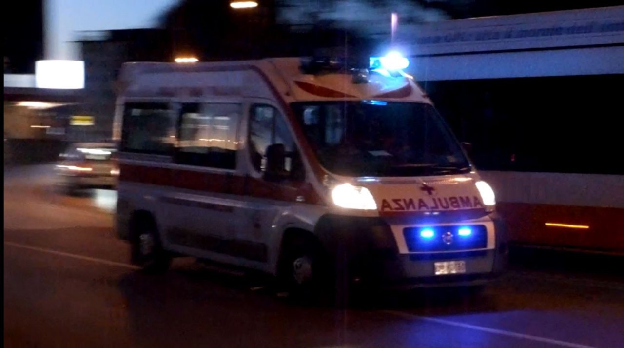 Fuori strada con l’auto, grave 44enne SIRENE DI NOTTE