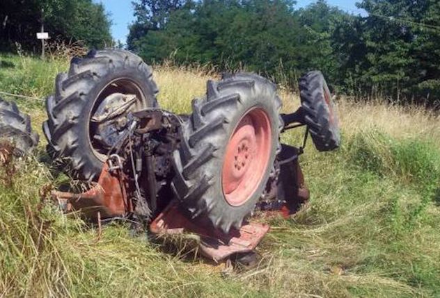 Schiacciato dal trattore, muore 59enne