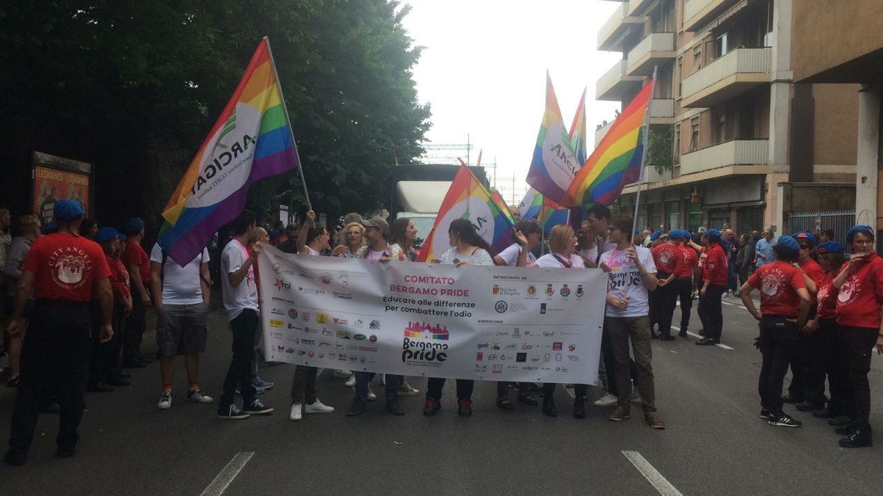 Gay pride a Bergamo parte il corteo FOTO e VIDEO