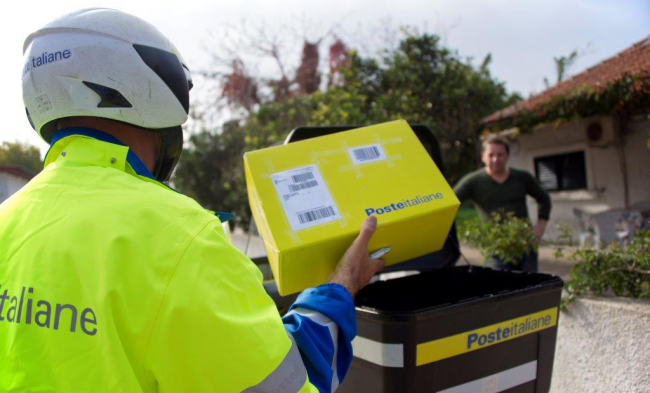 Rivoluzione Poste Italiane: servizi più completi e consegne domenicali