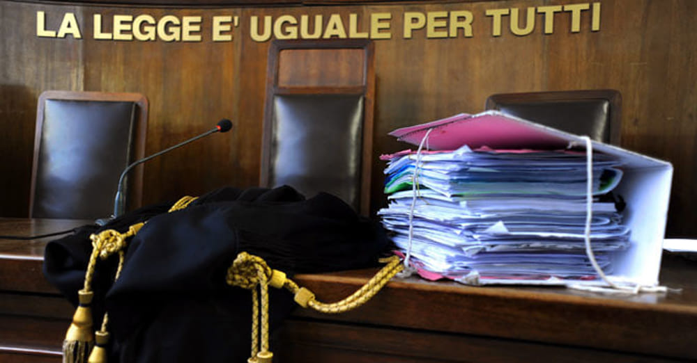 Abusi sulla nipote, nonno condannato a otto anni