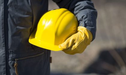 Incidente sul lavoro a Casalpusterlengo: operaio 53enne precipita da più di 3 metri