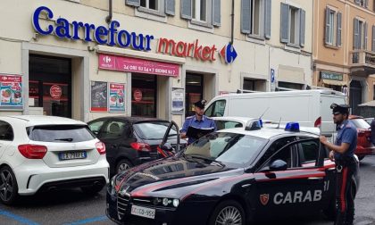 Colpo al supermercato Carrefour, 7 giovani 20enni nei guai
