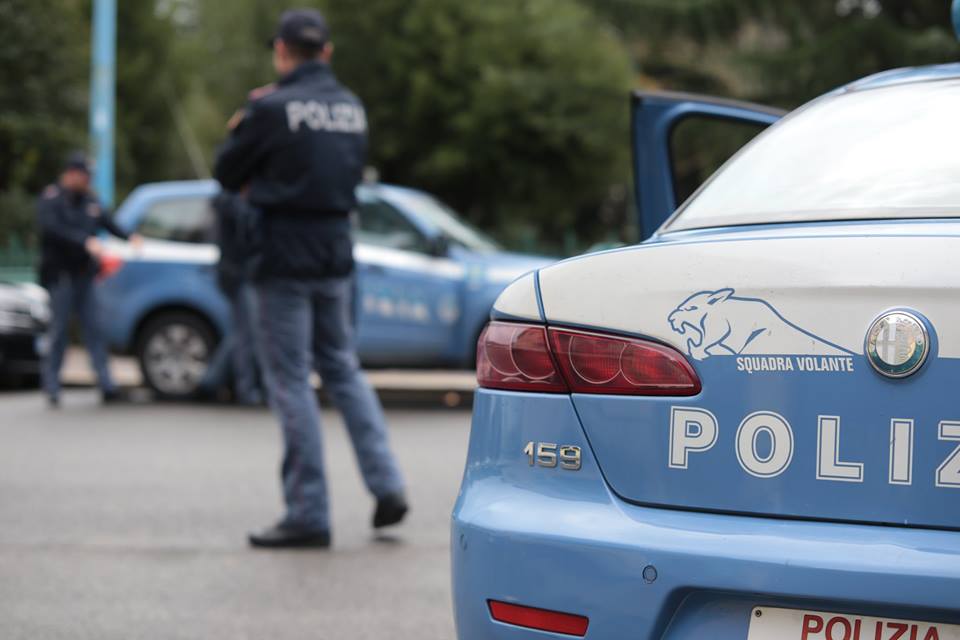 Lancia sassi sulle auto in transito: arrestato un 28enne