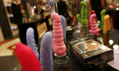 Il sexy shop sponsorizza la Festa dell’Unità e mette in crisi il Pd