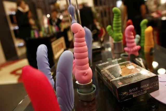 Il sexy shop sponsorizza la Festa dell’Unità e mette in crisi il Pd