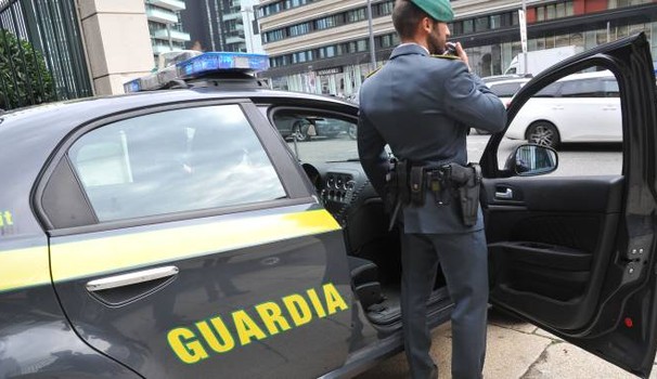Caporalato: Guardia di finanza inchioda imprenditore della logistica, sequestri anche a Lodi