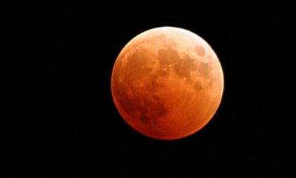 In arrivo l’eclissi di Luna più lunga del secolo, ecco dove e quando osservarla