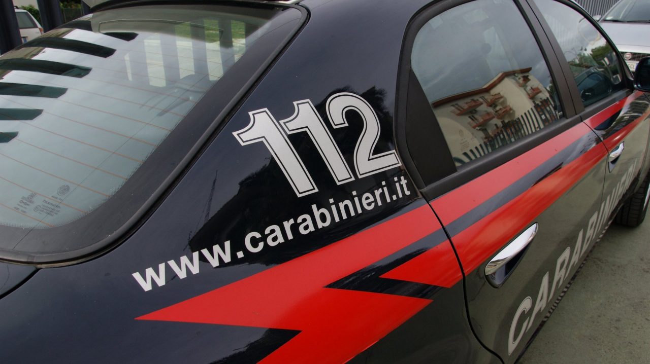 Carabina modifica e 500 munizioni in casa: arrestato