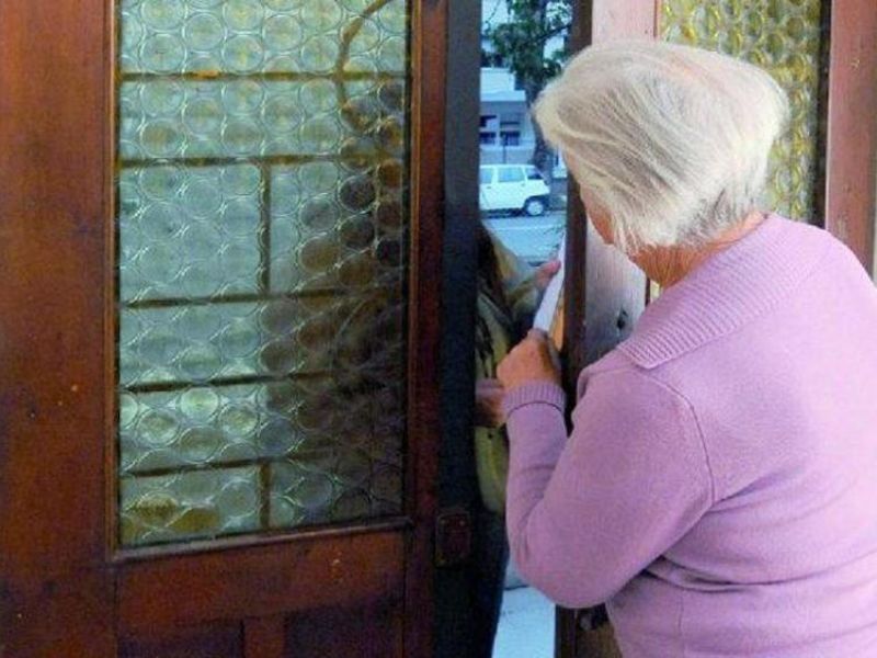 Anziana derubata da falsi tecnici: allarme truffe e raggiri