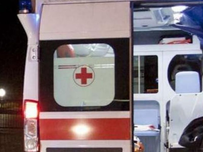 Scontro frontale con una moto e poi la fuga: è caccia al pirata