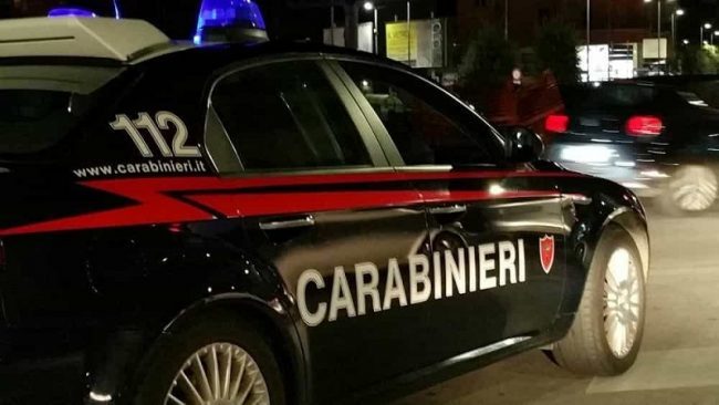 Schiamazzi notturni e insulti ai carabinieri