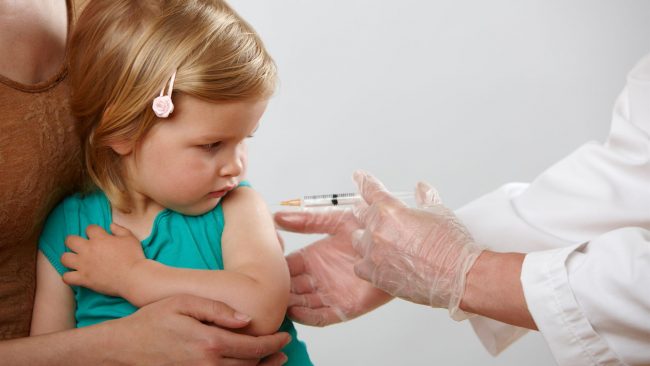 Obbligo vaccinale: infuriano le polemiche ma Regione Lombardia esulta
