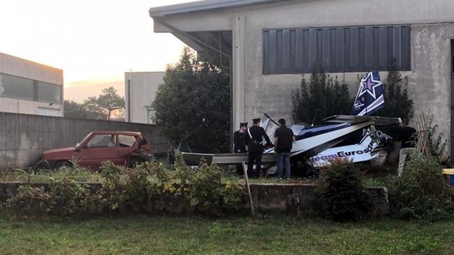 Ultraleggero caduto nel giardino di un’azienda nel Bresciano