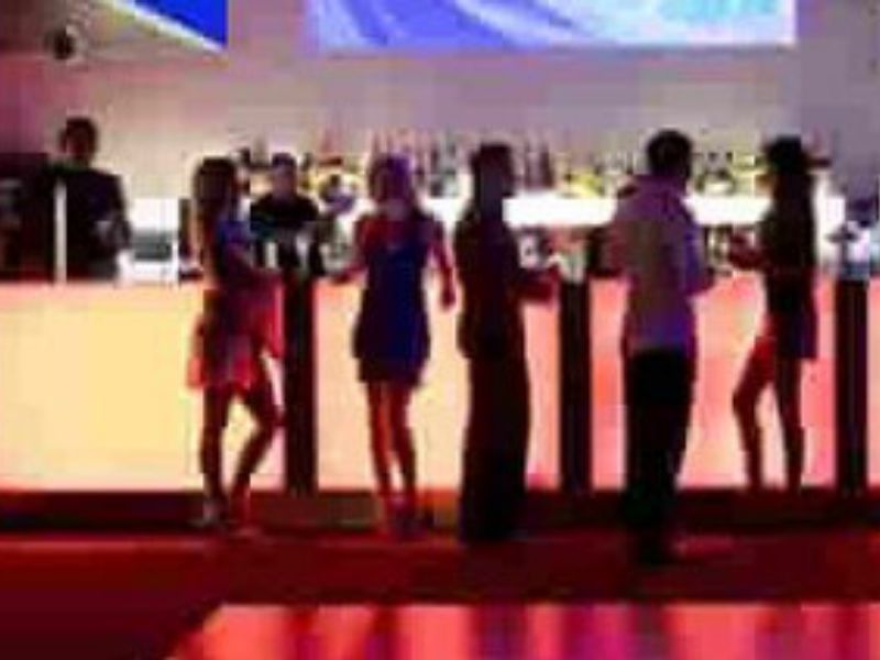 Lavoro nero: 21 ragazze irregolari al night club