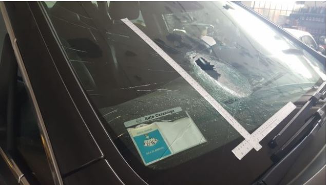 Sassi dal cavalcavia: torna l’incubo nella Bassa