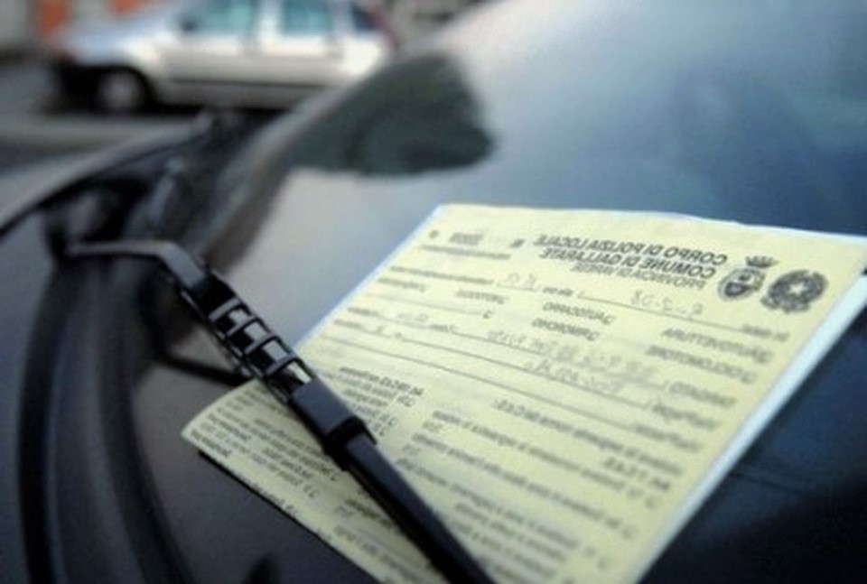 Parcheggi folli a Casalpustelengo, 200 multe in 3 giorni a Lodi