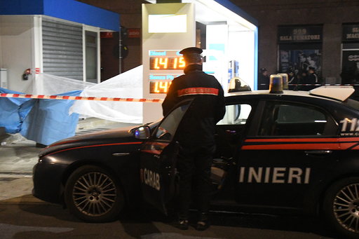 Si cosparge di benzina e si dà fuoco, morto carbonizzato FOTO VIDEO