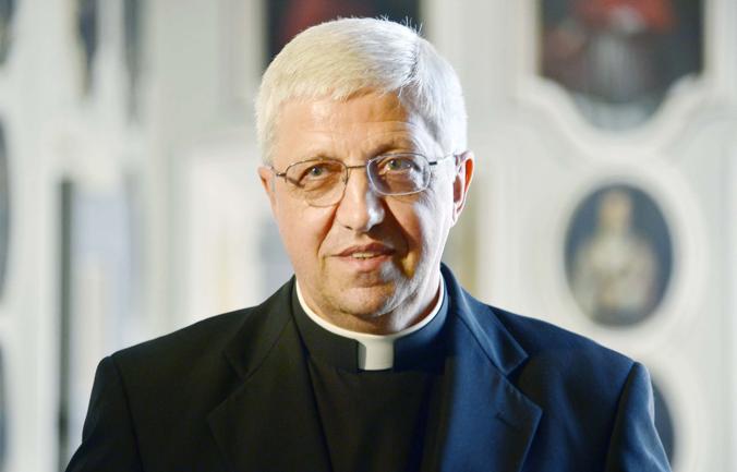 Vescovo Malvestiti porta il caso mense in Duomo