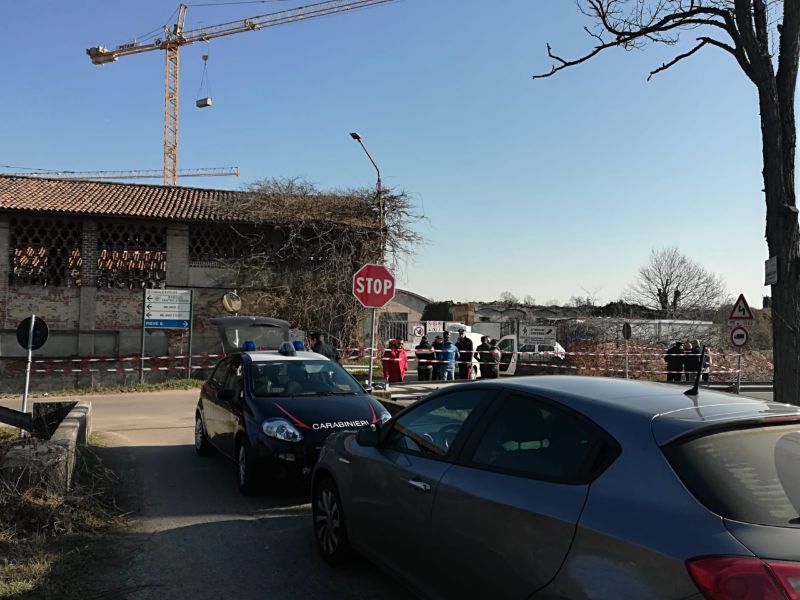 Ferito da due colpi di pistola, 64enne in condizioni disperate