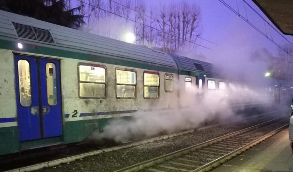 Fumo dall’impianto frenante del treno, evacuato convoglio a Lodi