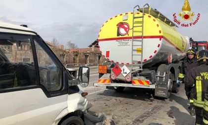 Incidente tra furgone e autocisterna a Massalengo