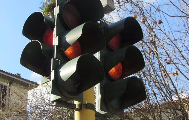Riprogrammati semafori tra viale Pavia, via Sforza e via Colombo