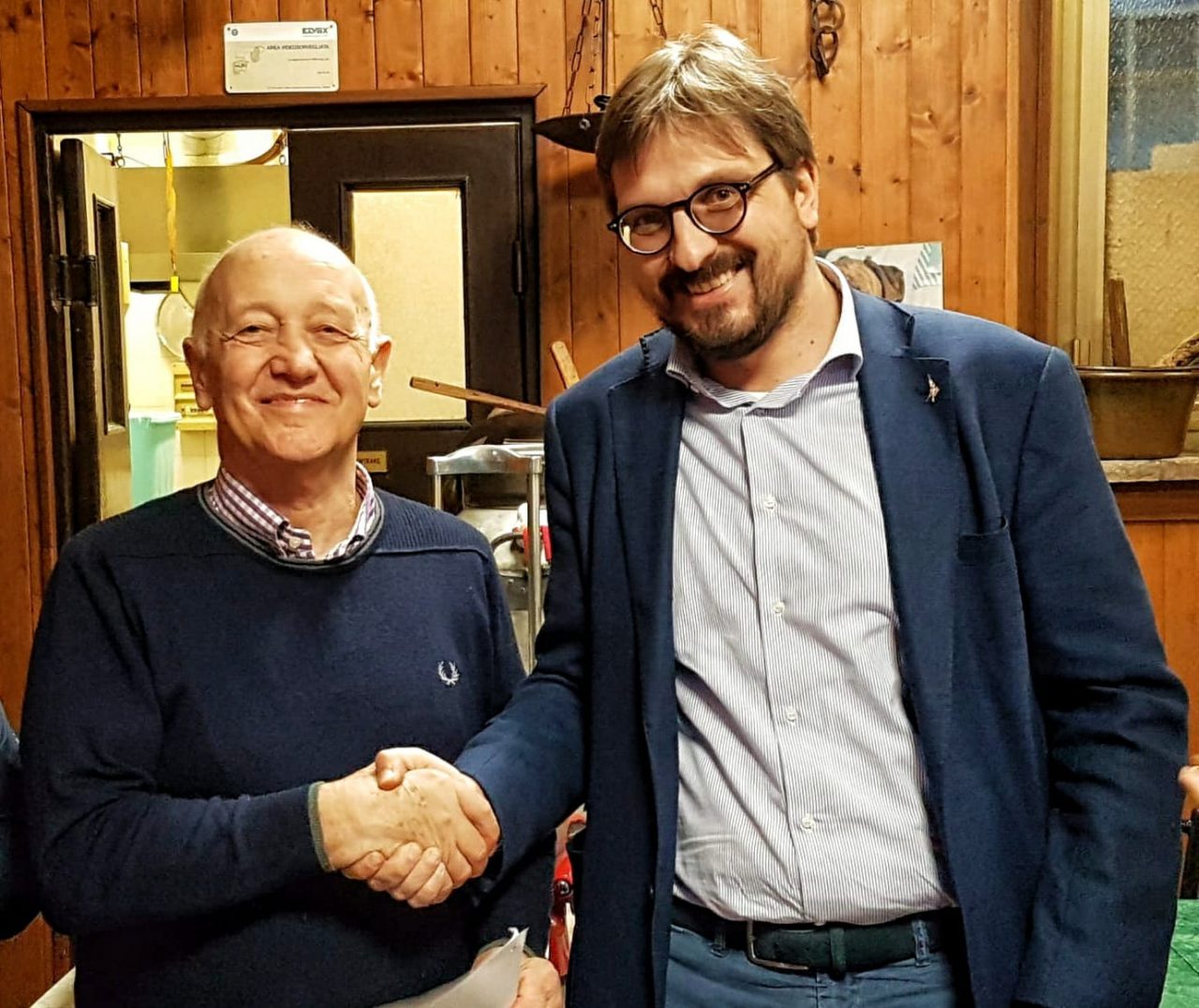 Legittima difesa: il leghista Guidesi festeggia con Mario Cattaneo