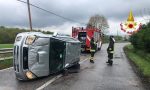 Si ribalta con l'auto, soccorso un uomo di 52 anni