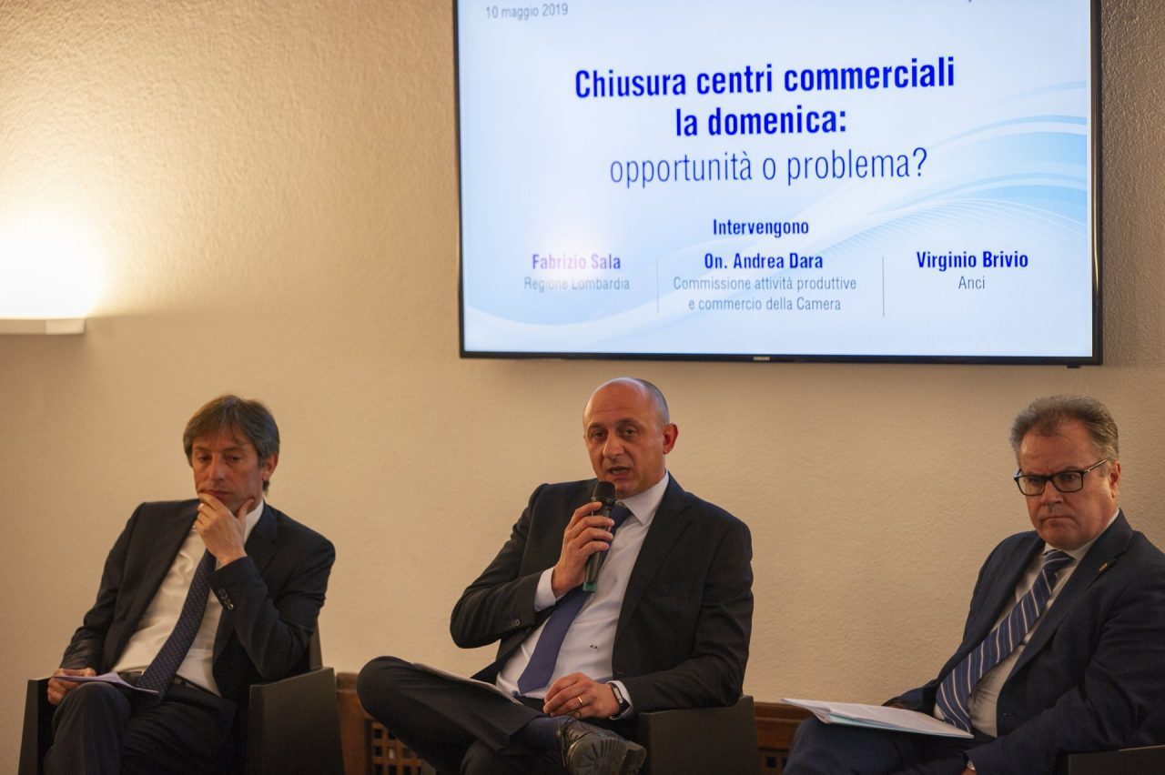 Centri commerciali e chiusure domenicali, la partita è aperta VIDEO