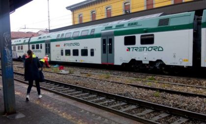 Donna investita da un treno, linea Trenord bloccata e ritardi