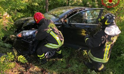 Auto in un dirupo a Orio Litta: c'è un ferito FOTO