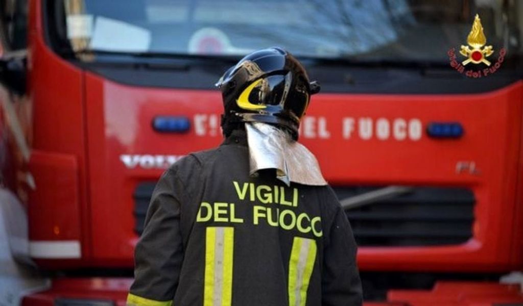Tragedia nella Bassa: incendia la sede della polizia locale, 2 morti e 19 feriti