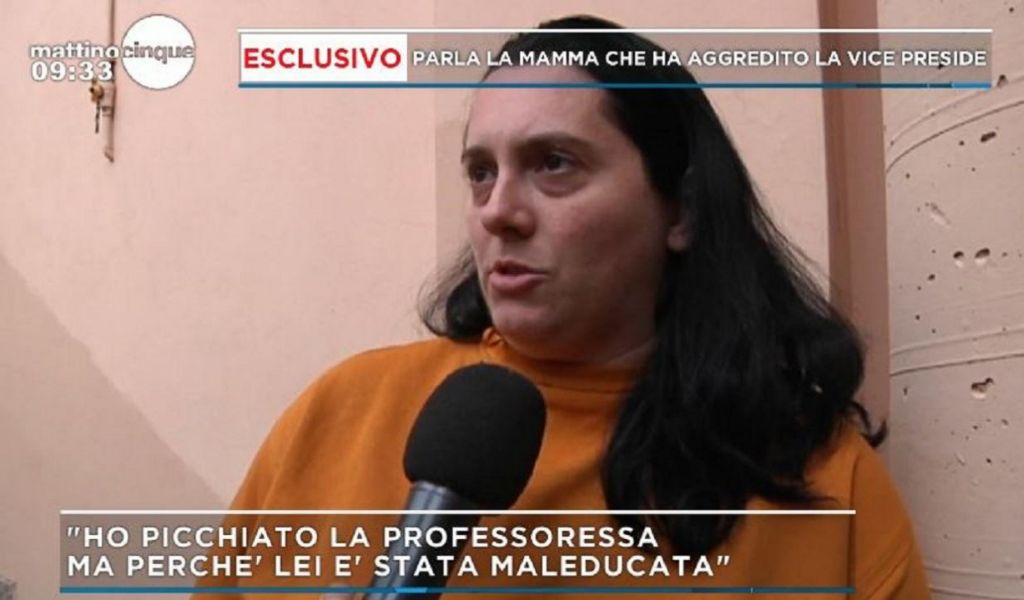 La madre che ha aggredito la vicepreside cambia atteggiamento: “Mi scuso”