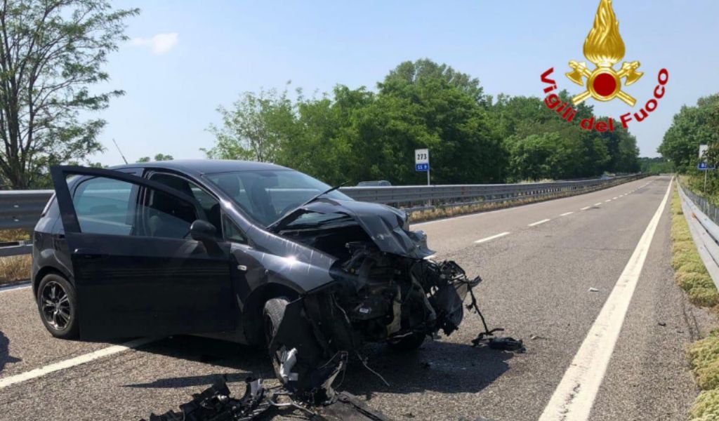 Perde il controllo dell’auto e sbatte contro il guard rail, soccorso 29enne