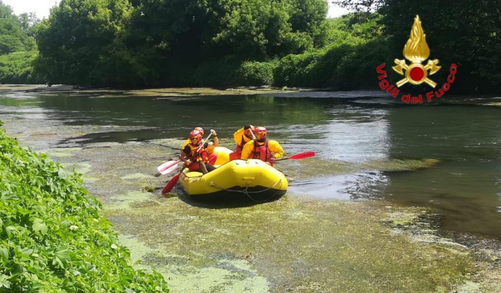C’è un’auto nel Lambro, intervengono i Vigili del Fuoco
