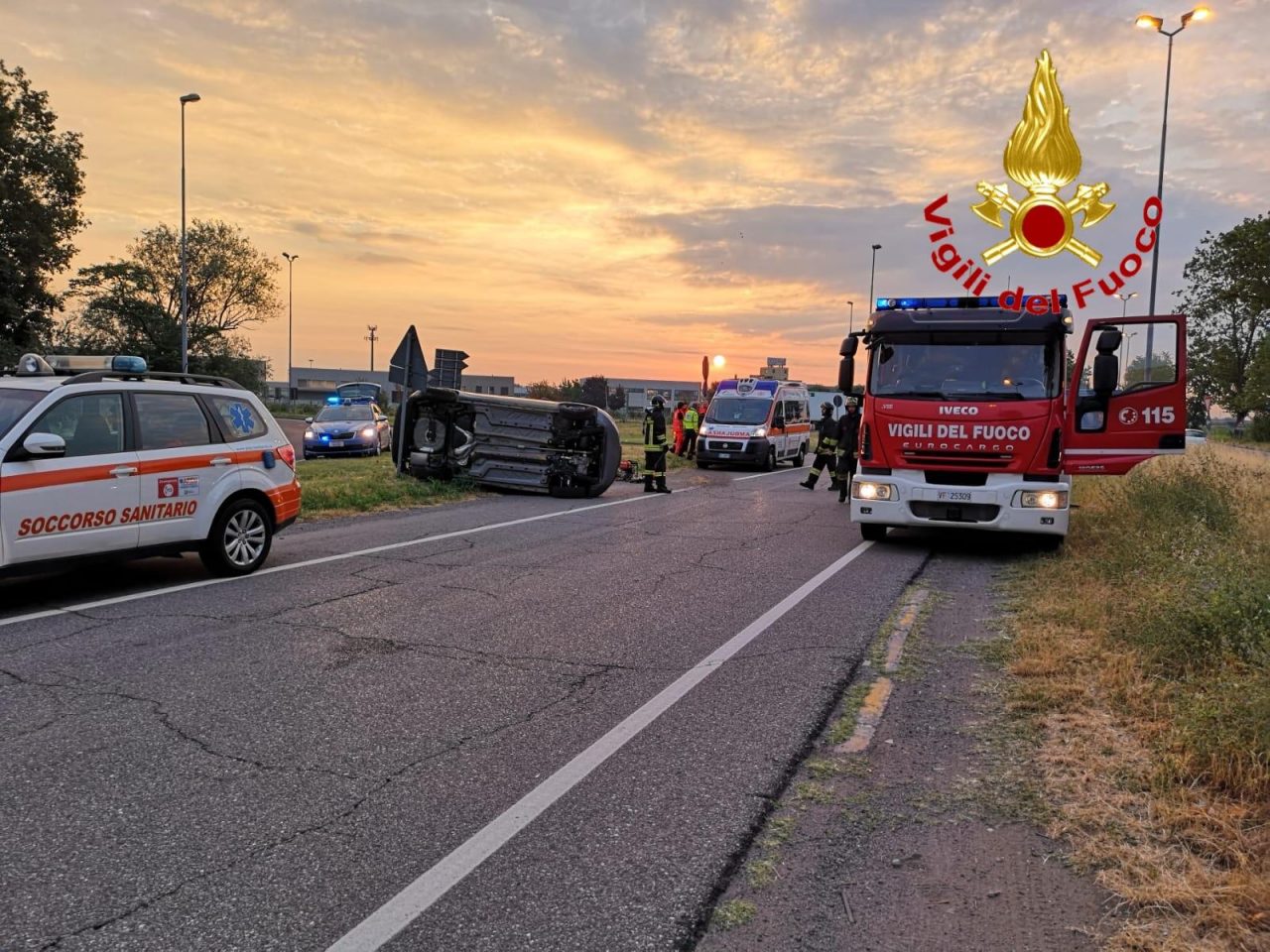 A1: auto ribaltata e due feriti trasportati all'ospedale di Lodi