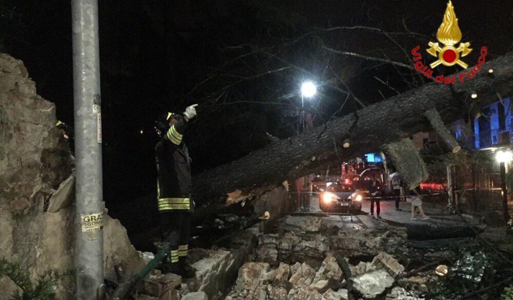 Vigili del fuoco senza tregua: ieri 27 interventi per maltempo FOTO