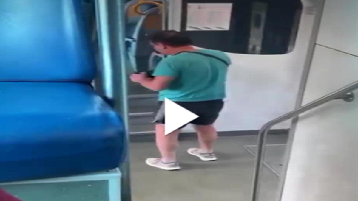 “Negro, fammi vedere il biglietto: non sono un controllore, ma ho la divisa da italiano” VIDEO